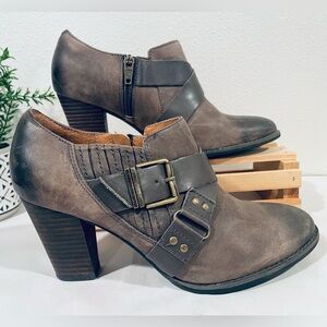 Indigo by Clarks Distressed Brown Leather Ankle Boots. Biker Moto Booties. EUC